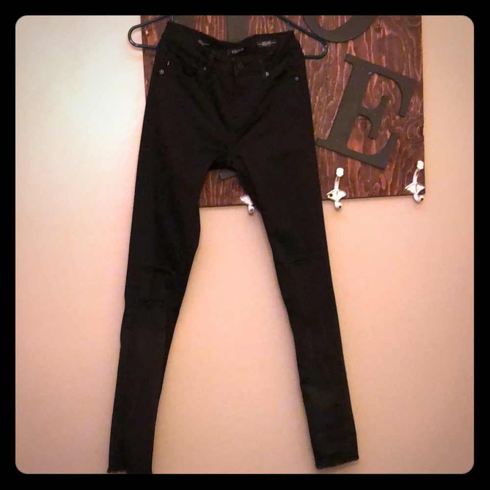 Black jeans! Size w25, L29. New without tags!